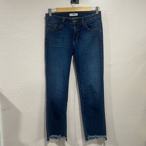 Hi-Low Straight Leg Frayed Hem Denim Pants in Medium Wash